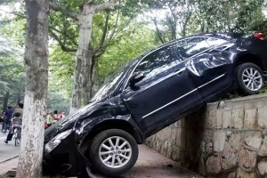 汽車剎車失靈前的4個征兆，記住了關(guān)鍵時候能保命！