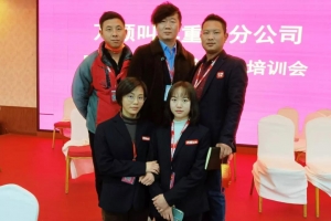 從辦公室文職到萬(wàn)順叫車(chē)，重慶辣妹子的自由與自在